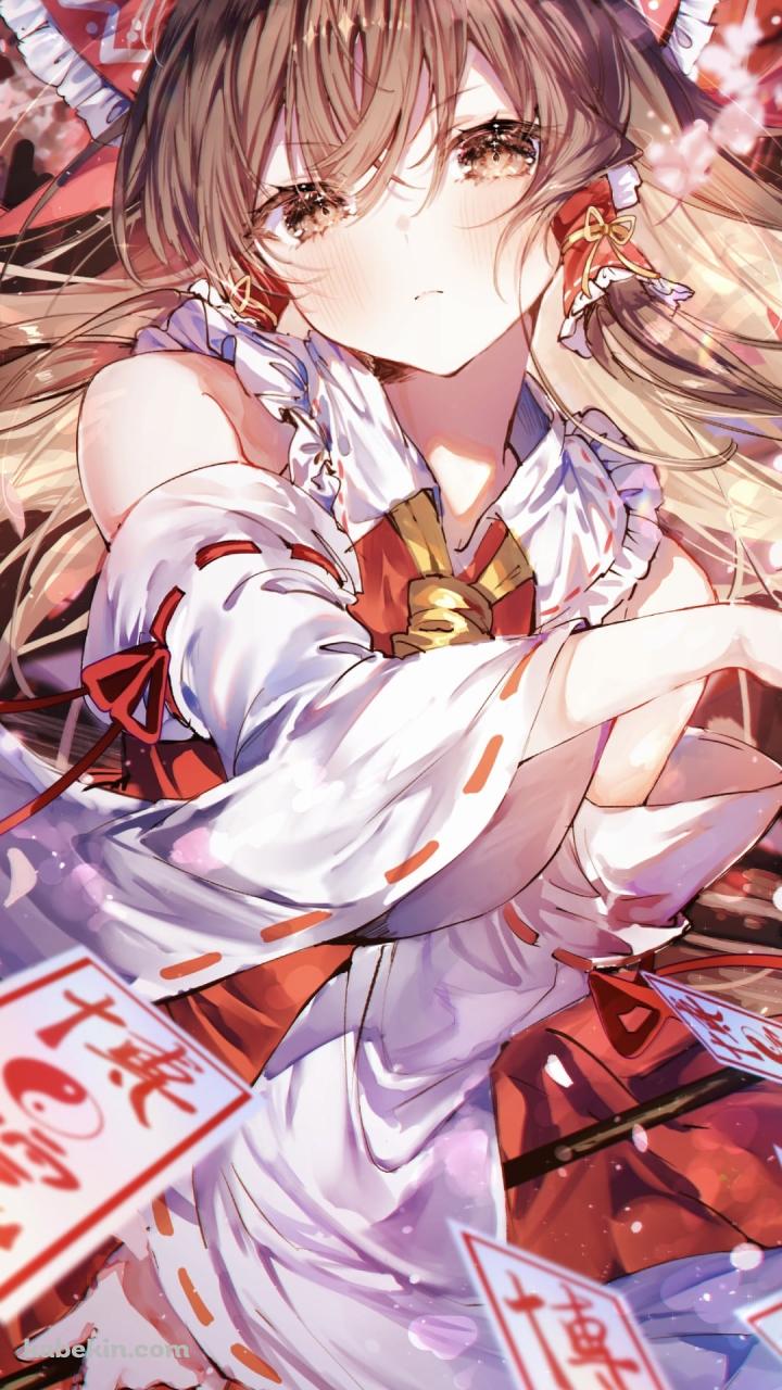 沢山のお札を投げる博麗霊夢 / 東方のAndroidの壁紙(720px x 1280px) スマホ用