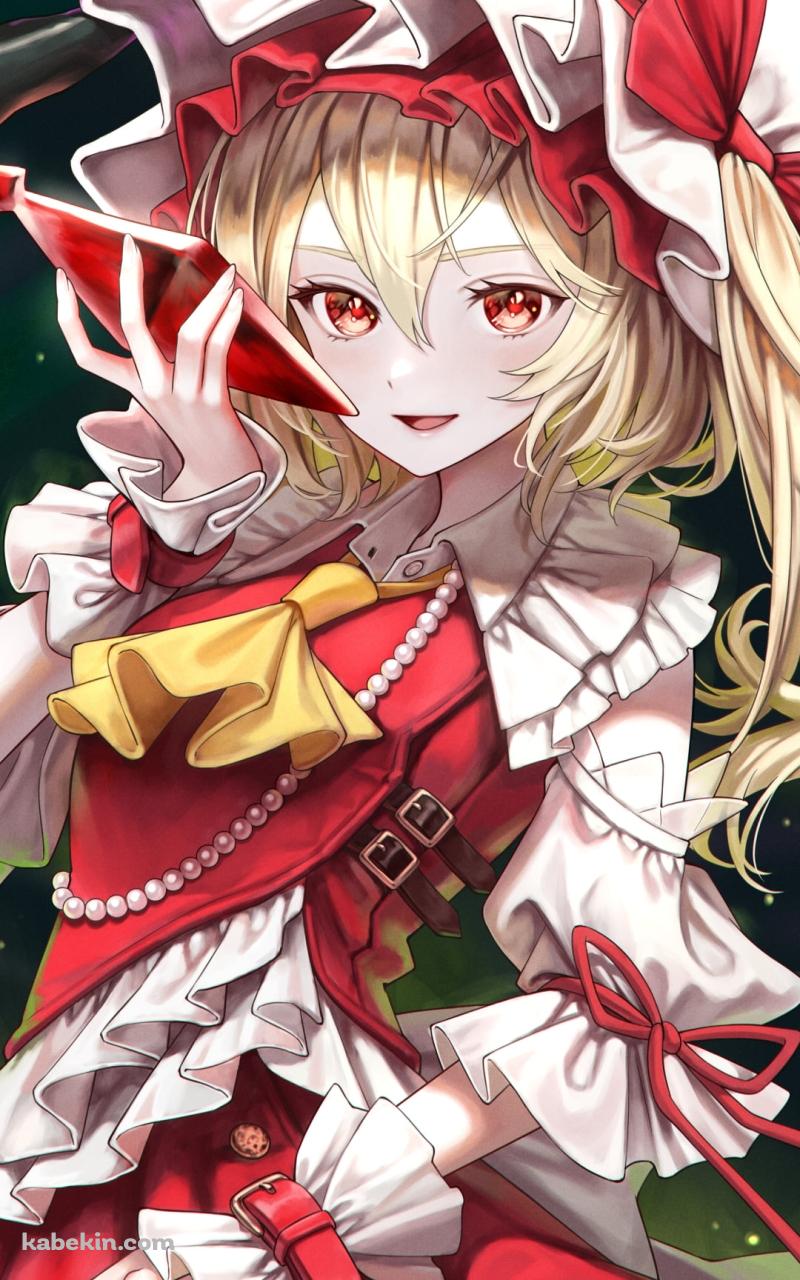 大きな赤い宝石を持ち微笑むフランドール・スカーレット / 東方のAndroidの壁紙(800px x 1280px) スマホ用