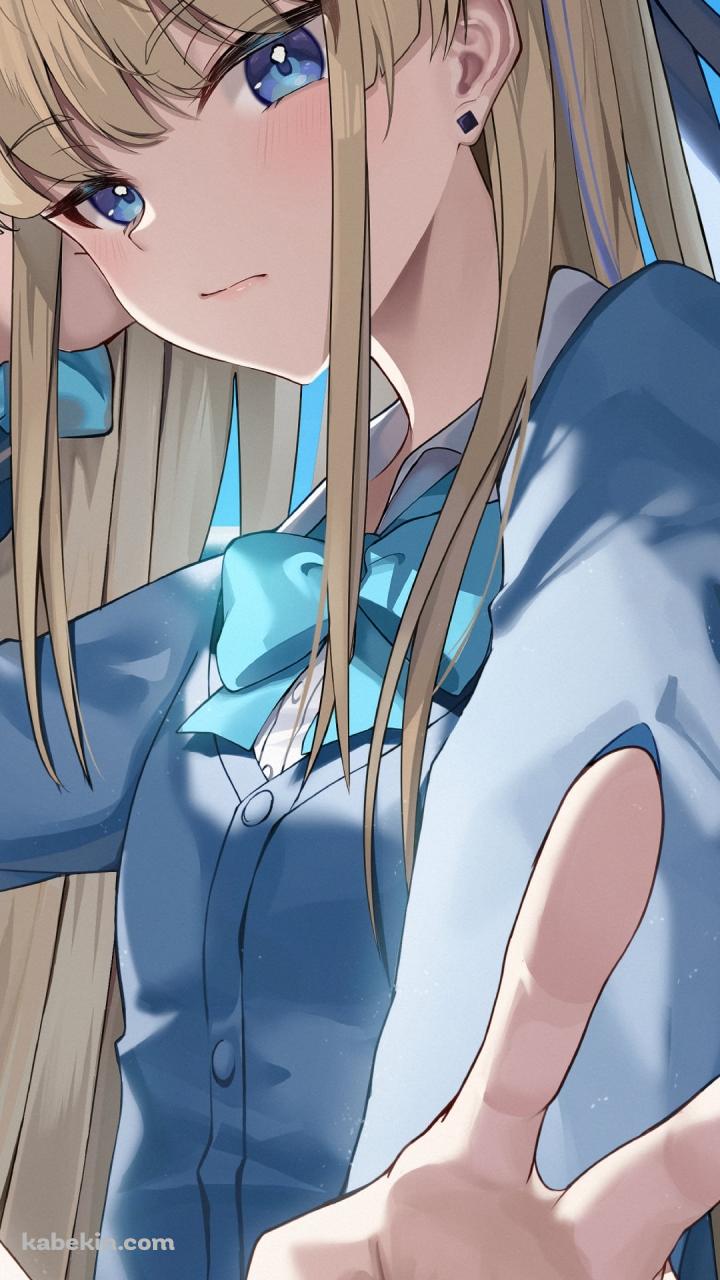 青空の下、ピースをする可愛い飛鳥馬トキ (あすまとき) / ブルアカ / ブルーアーカイブのAndroidの壁紙(720px x 1280px) スマホ用