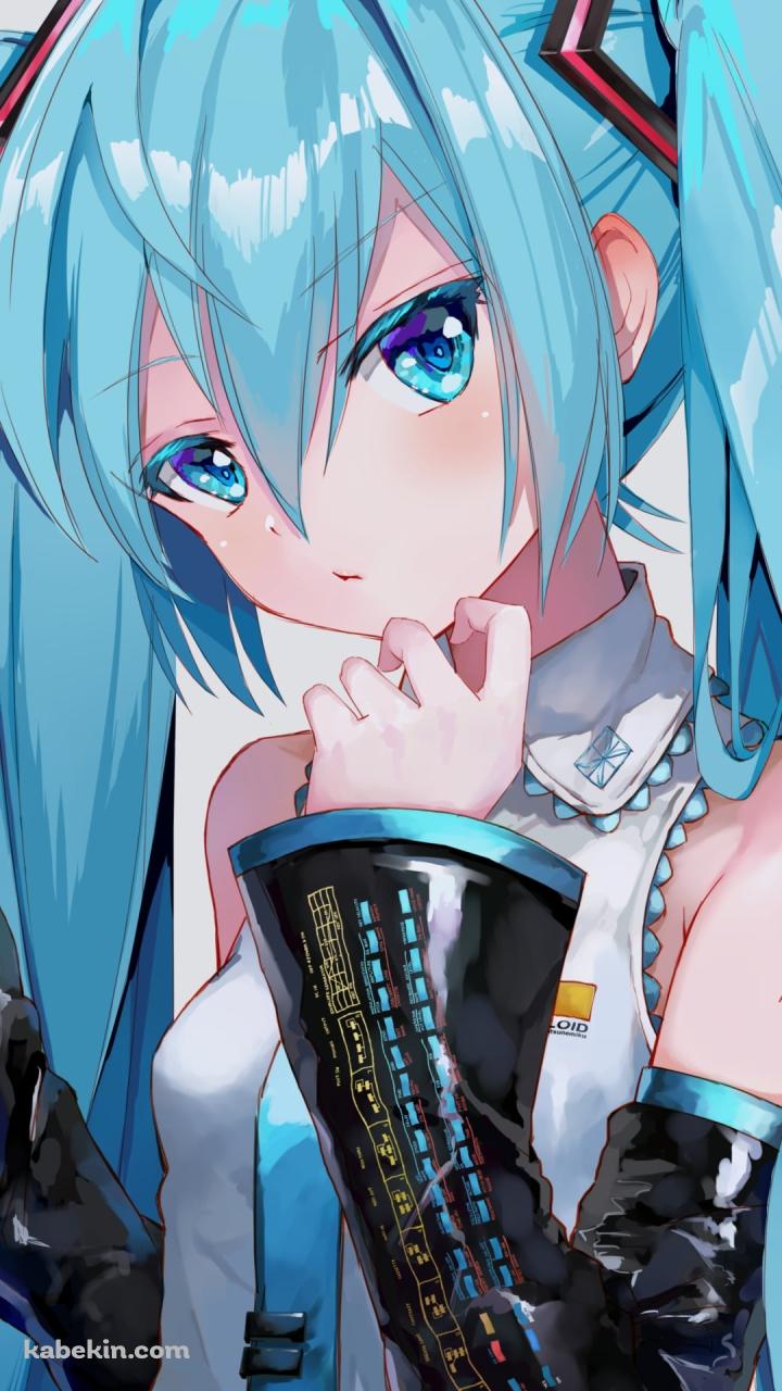 顎に手をあてこちらを見る初音ミク / ボカロ / ボーカロイドのAndroidの壁紙(720px x 1280px) スマホ用