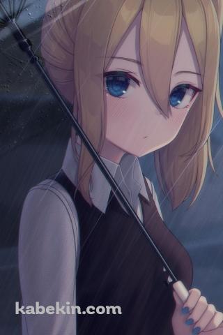 こちらを見つめるビニール傘をさした早坂愛 / 金髪 / かぐや様は告らせたい～天才たちの恋愛頭脳戦～のAndroidの壁紙(320px x 480px) スマホ用