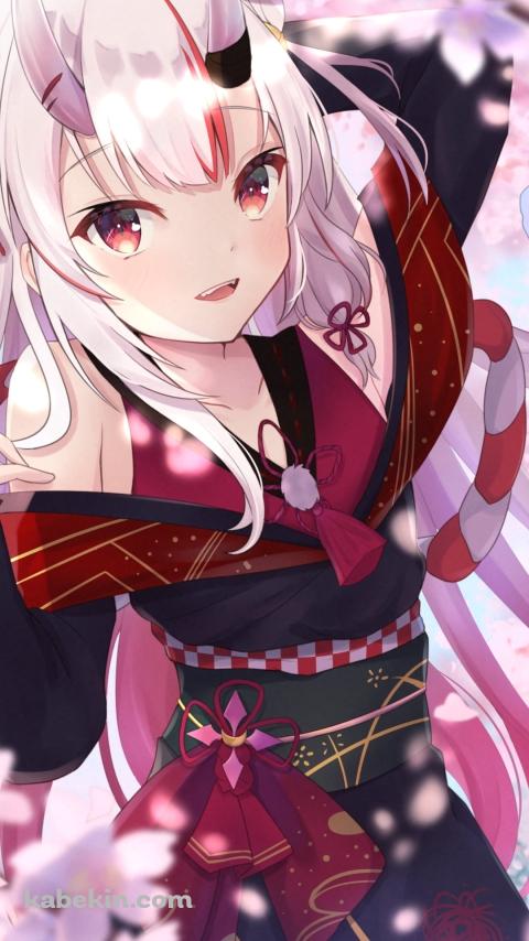 桜の花と微笑む百鬼あやめ / 鬼の角 / ホロライブ / バーチャルYouTuber / VtuberのAndroidの壁紙(480px x 854px) スマホ用