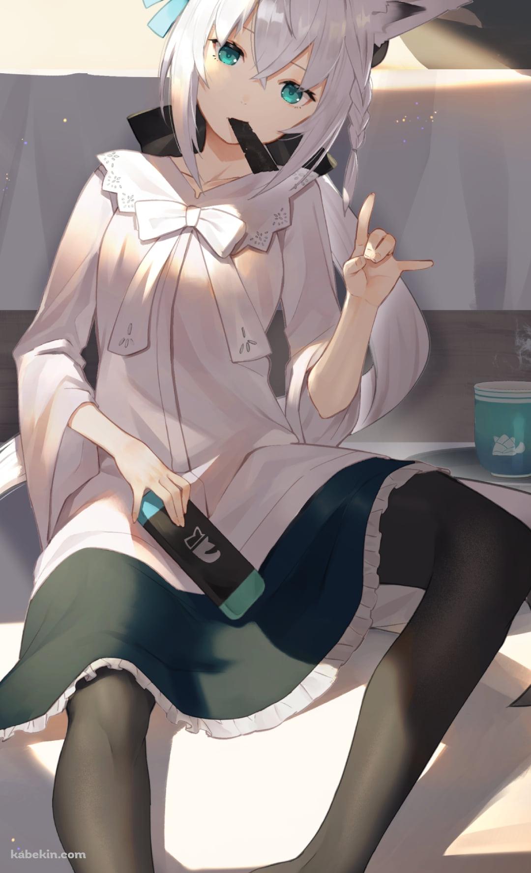 ベッドにもたれてゲームをする白上フブキ / ホロライブ / バーチャルYouTuber / VtuberのAndroidの壁紙(1080px x 1776px) スマホ用