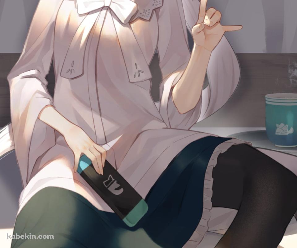 ベッドにもたれてゲームをする白上フブキ / ホロライブ / バーチャルYouTuber / VtuberのAndroidの壁紙(960px x 800px) スマホ用