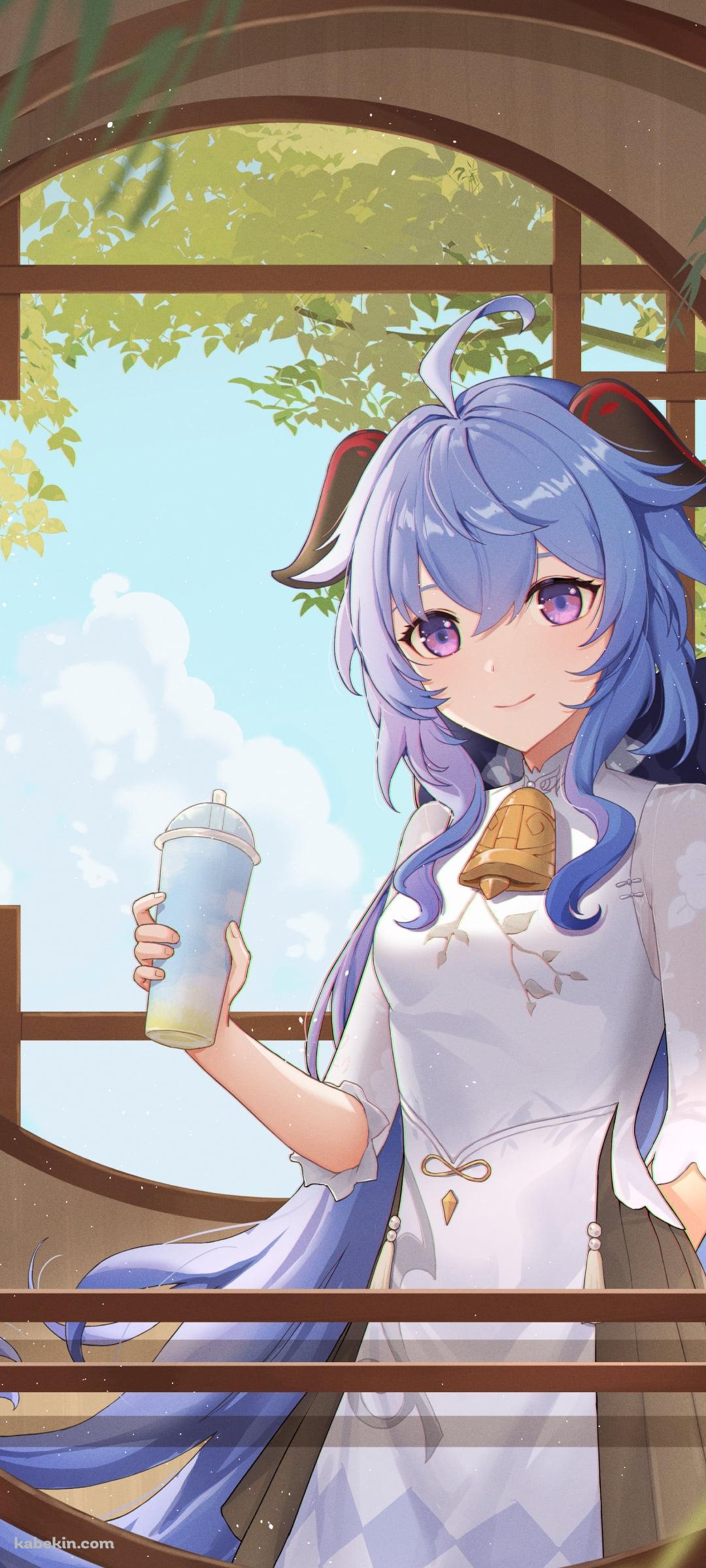 青い飲み物を持つ甘雨 / 原神のAndroidの壁紙(1080px x 2400px) スマホ用