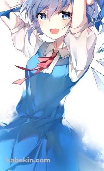 髪をかきあげる笑顔のチルノ / 青いショートカットの髪 / 東方のAndroidの壁紙(360px x 592px) スマホ用