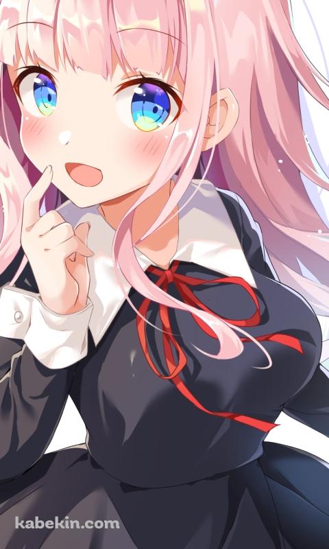 口元に指をあてるプニプニの藤原千花 / かぐや様は告らせたい~天才たちの恋愛頭脳戦~のAndroidの壁紙(480px x 800px) スマホ用