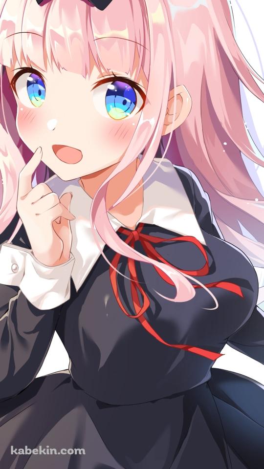 口元に指をあてるプニプニの藤原千花 / かぐや様は告らせたい~天才たちの恋愛頭脳戦~のAndroidの壁紙(540px x 960px) スマホ用