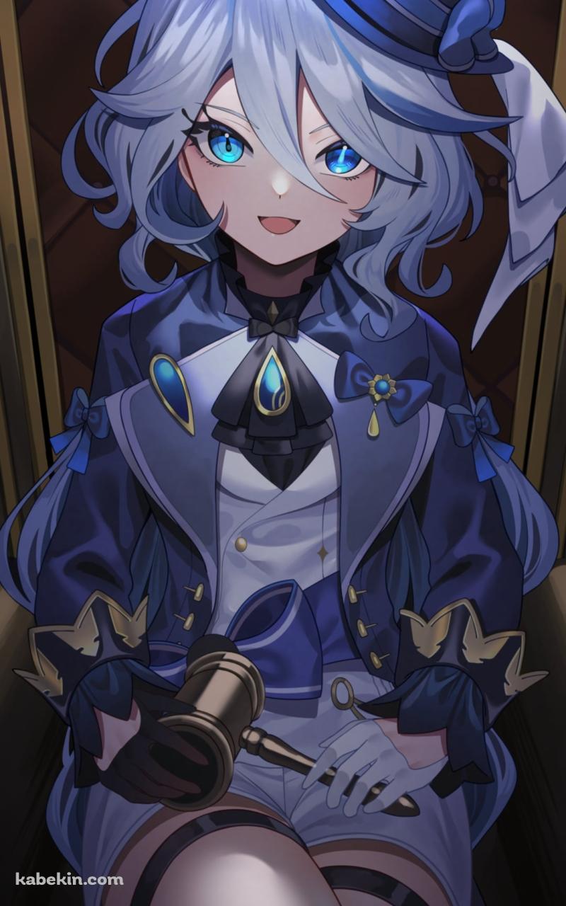 椅子に座ってギャベルを持ち微笑む可愛いフリーナ / 原神のAndroidの壁紙(800px x 1280px) スマホ用