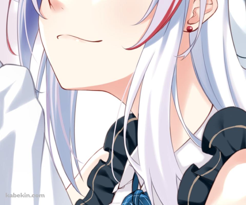 両手を合わせて微笑む可愛い百鬼あやめ / 赤い瞳 / ホロライブ / バーチャルYouTuber / VtuberのAndroidの壁紙(960px x 800px) スマホ用