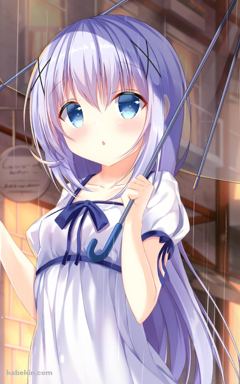 ビニール傘をさしながら雨に手をかざす香風智乃 / ご注文はうさぎですか?のAndroidの壁紙(800px x 1280px) スマホ用