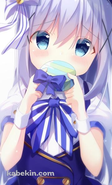 水色のプレゼント箱を持つ可愛い香風智乃 / ご注文はうさぎですか?のAndroidの壁紙(360px x 592px) スマホ用