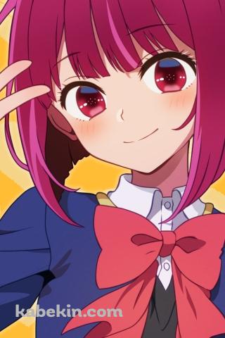 笑顔でピースをする可愛い有馬かな / 赤髪 / ベレー帽 / 赤い瞳 / 赤いリボン / 推しの子のAndroidの壁紙(320px x 480px) スマホ用