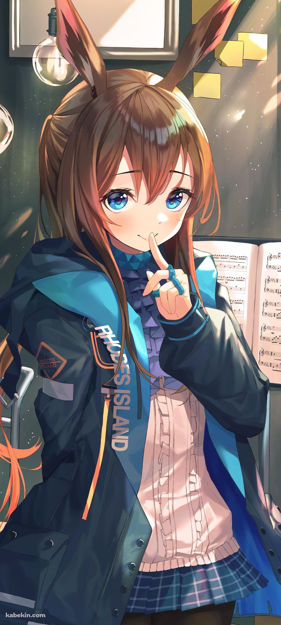 内緒のポーズをするアーミヤ / 楽譜 / アークナイツのAndroidの壁紙(1080px x 2400px) スマホ用