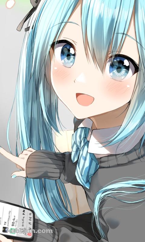 スマホを持ちながらこちらに微笑む初音ミク / スワイプ / ローリンガール / ボカロ / ボーカロイドのAndroidの壁紙(480px x 800px) スマホ用