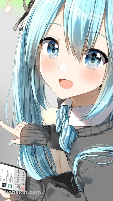 スマホを持ちながらこちらに微笑む初音ミク / スワイプ / ローリンガール / ボカロ / ボーカロイドのAndroidの壁紙(480px x 854px) スマホ用