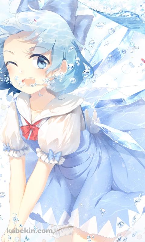 水の中でウィンクするチルノ / 東方のAndroidの壁紙(480px x 800px) スマホ用