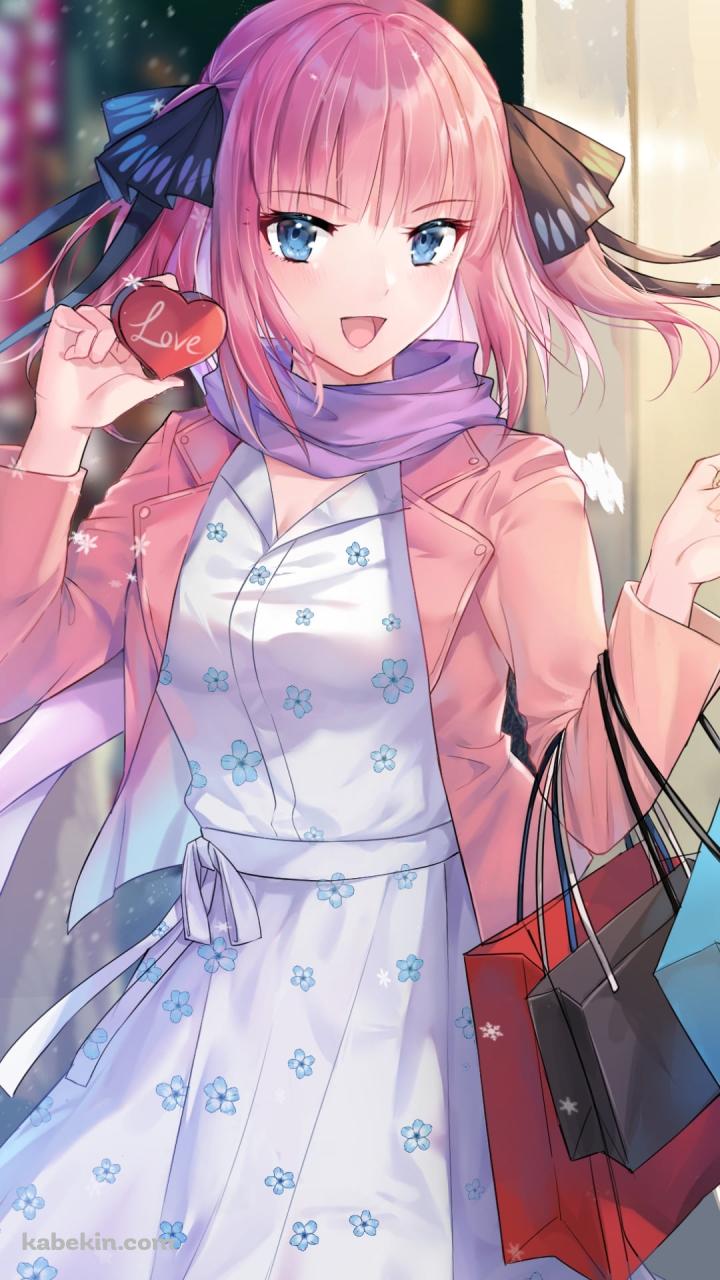 ショッピングをする可愛い中野二乃 / 五等分の花嫁のAndroidの壁紙(720px x 1280px) スマホ用