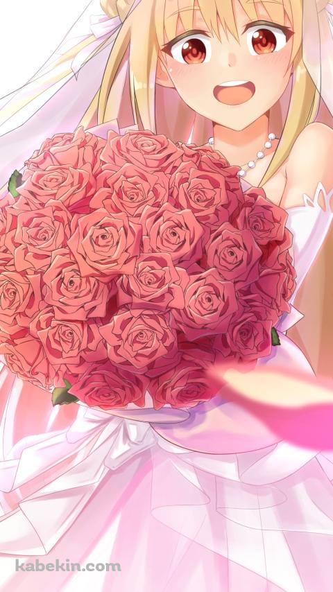 赤い薔薇の花束を持つ花嫁姿のメリダ=アンジェル / アサシンズプライドのAndroidの壁紙(480px x 854px) スマホ用