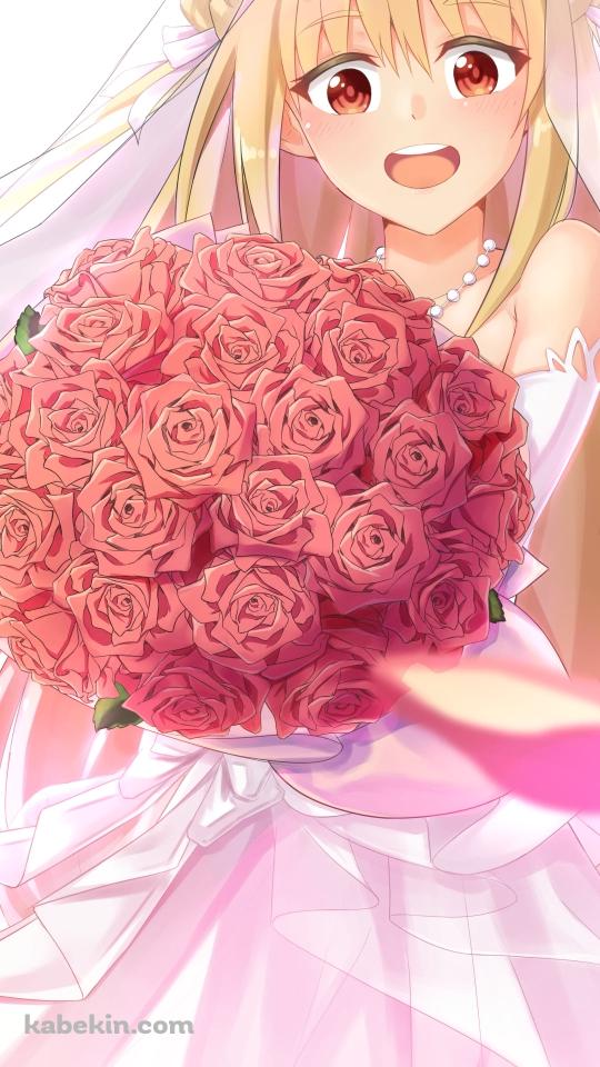 赤い薔薇の花束を持つ花嫁姿のメリダ=アンジェル / アサシンズプライドのAndroidの壁紙(540px x 960px) スマホ用
