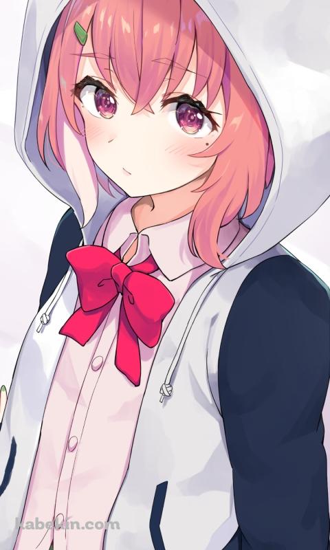 白いシーツの上に座る笹木咲 / にじさんじ / バーチャルYouTuber / VtuberのAndroidの壁紙(480px x 800px) スマホ用