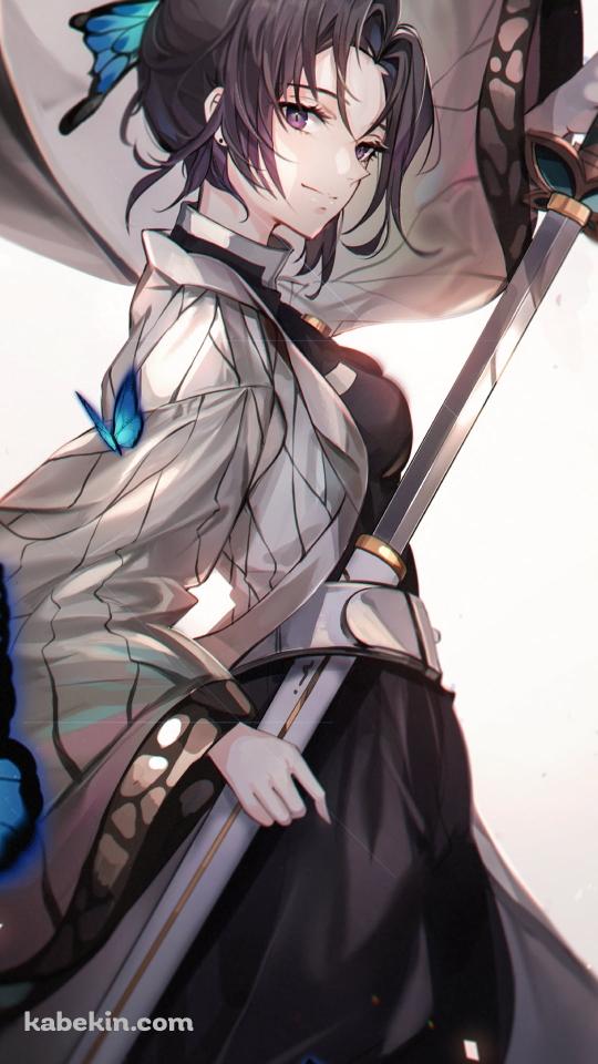 長い剣を抜きながらこちらを見つめる胡蝶しのぶ / 鬼滅の刃のAndroidの壁紙(540px x 960px) スマホ用
