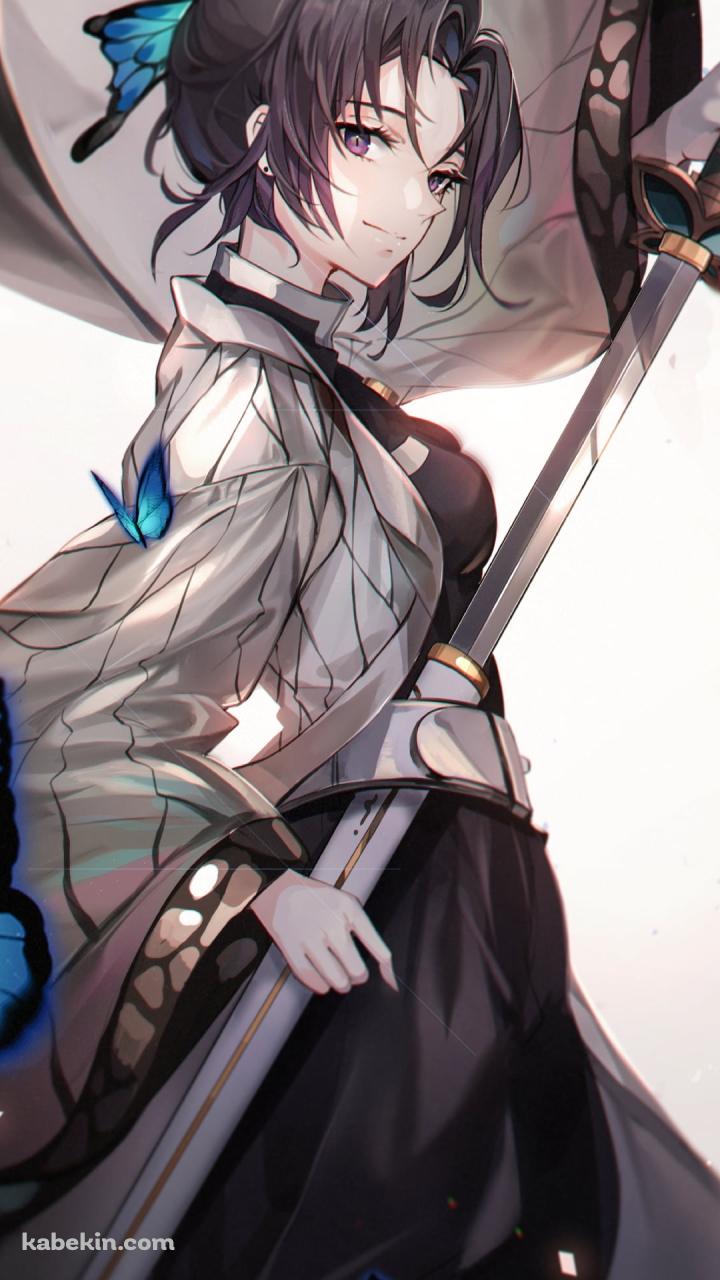 長い剣を抜きながらこちらを見つめる胡蝶しのぶ / 鬼滅の刃のAndroidの壁紙(720px x 1280px) スマホ用