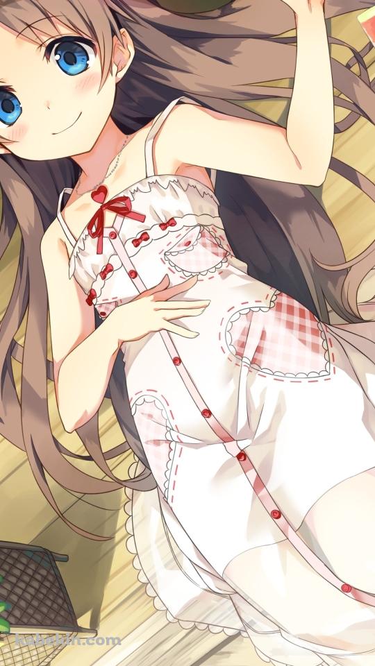 縁側でスイカを食べる可愛い沢井夏葉 / 豚の蚊取り線香 / 耳かき / ものべののAndroidの壁紙(540px x 960px) スマホ用