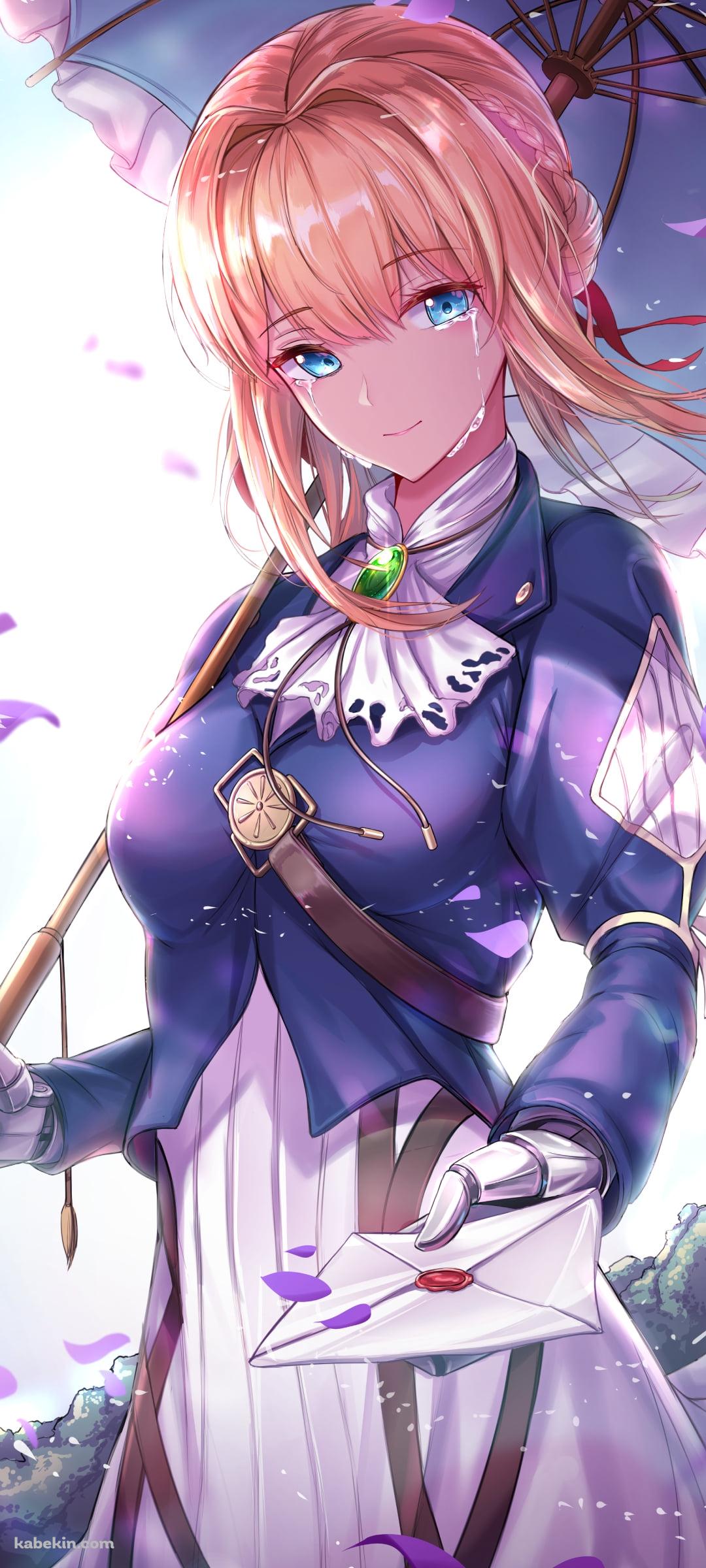 花びら舞う中で泣きながら手紙を差し出すヴァイオレット・エヴァーガーデンのAndroidの壁紙(1080px x 2400px) スマホ用