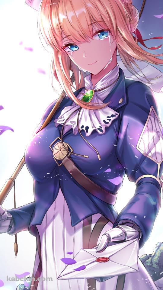 花びら舞う中で泣きながら手紙を差し出すヴァイオレット・エヴァーガーデンのAndroidの壁紙(540px x 960px) スマホ用
