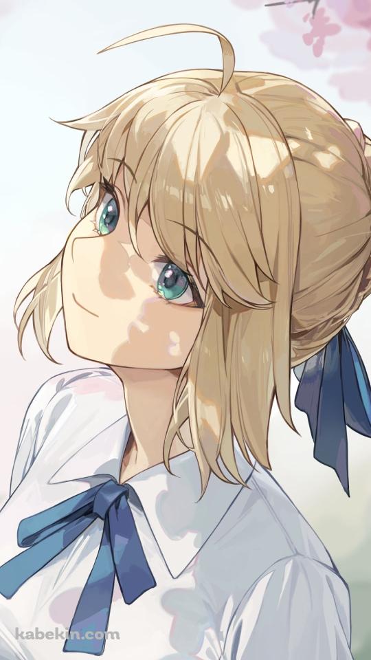 ピンクの桜を見上げる可愛いアルトリア・ペンドラゴン / セイバー / Fate/grand orderのAndroidの壁紙(540px x 960px) スマホ用