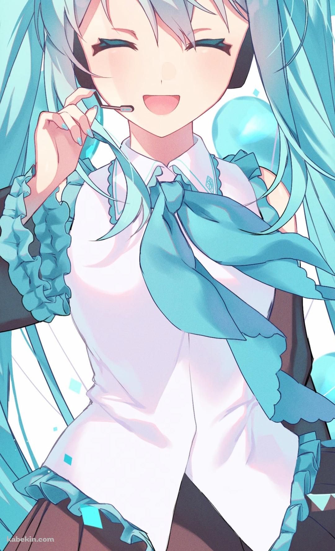 ヘッドセットのマイクを触る笑顔の初音ミク / ボカロ / ボーカロイドのAndroidの壁紙(1080px x 1776px) スマホ用