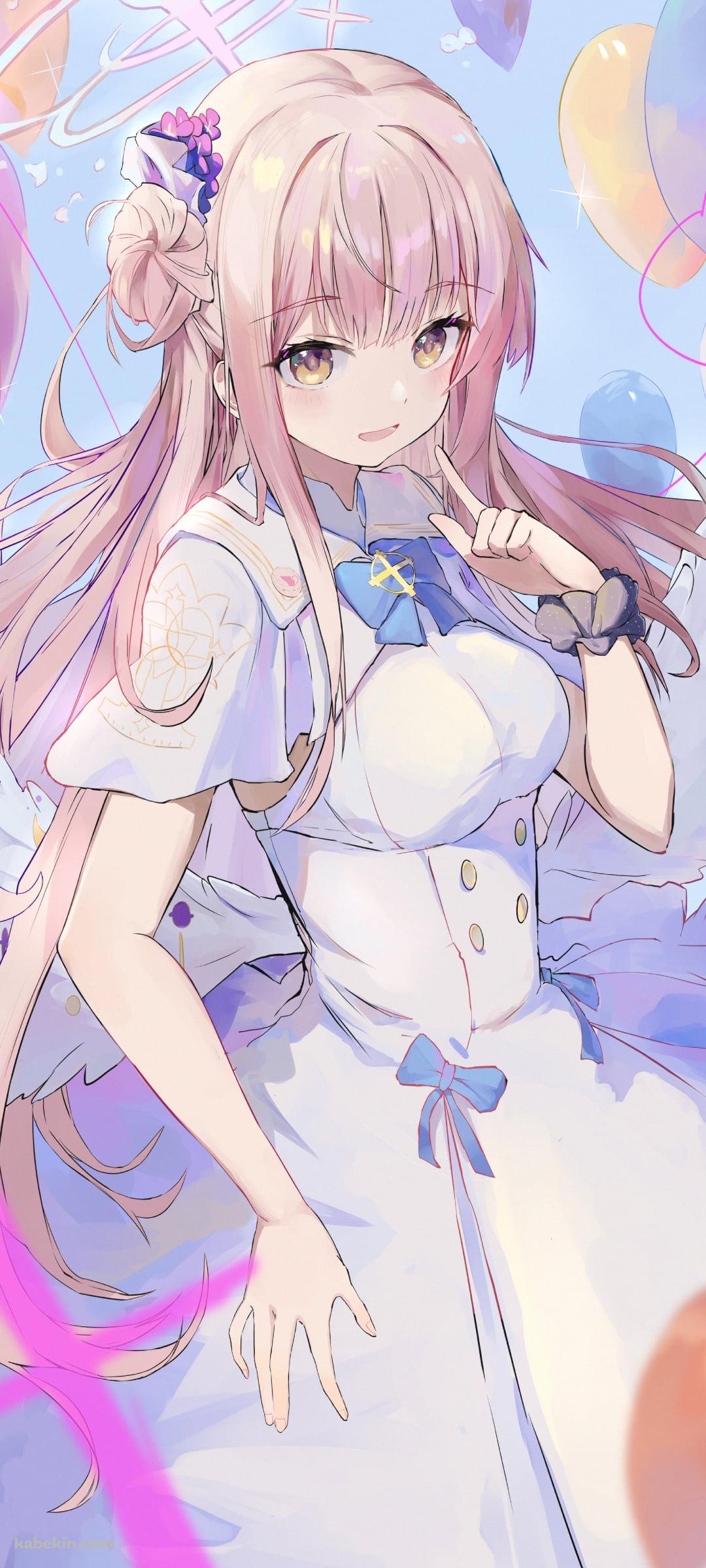 左手で指さす可愛い聖園ミカ / ブルアカ / ブルーアーカイブのAndroidの壁紙(1080px x 2400px) スマホ用