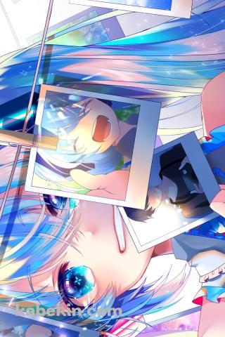 写真を吊るす笑顔の初音ミク / ボカロ / ボーカロイドのAndroidの壁紙(320px x 480px) スマホ用