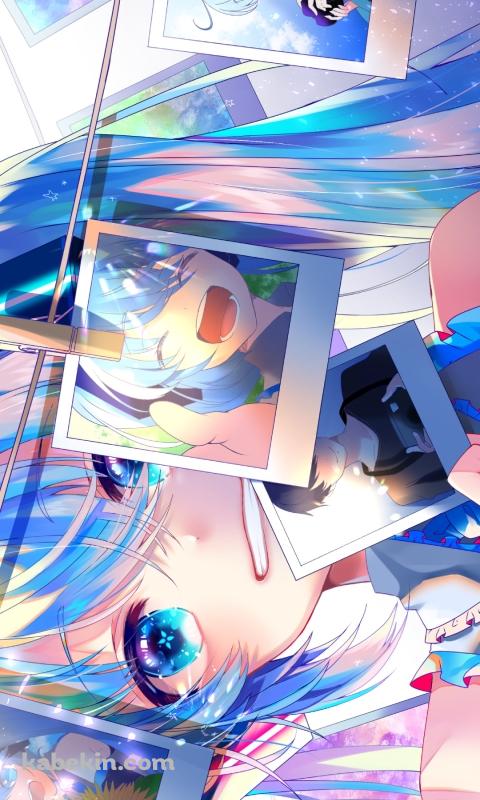 写真を吊るす笑顔の初音ミク / ボカロ / ボーカロイドのAndroidの壁紙(480px x 800px) スマホ用