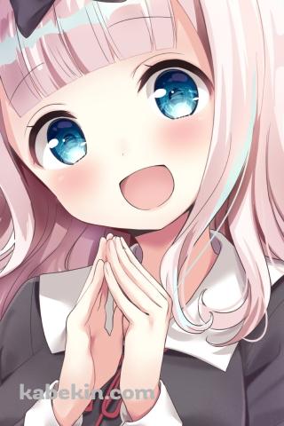 両手を合わせて喜ぶ可愛い藤原千花 / かぐや様は告らせたい～天才たちの恋愛頭脳戦～のAndroidの壁紙(320px x 480px) スマホ用