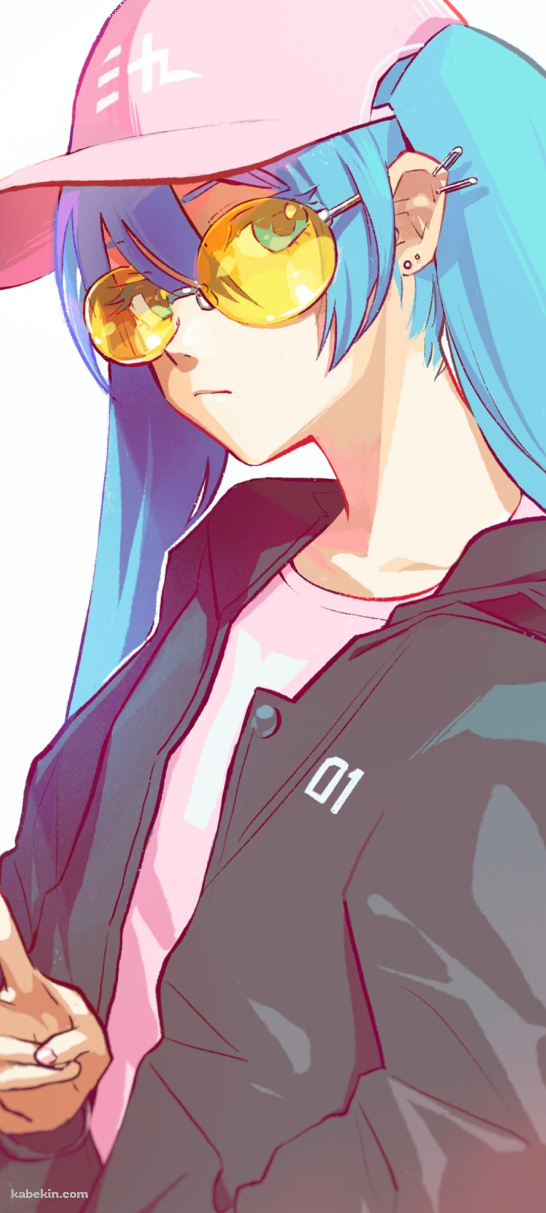 カジュアルファッション 黄色い眼鏡をかけたポップな衣装の初音ミク / ボカロ / ボーカロイドのAndroidの壁紙(1080px x 2400px) スマホ用