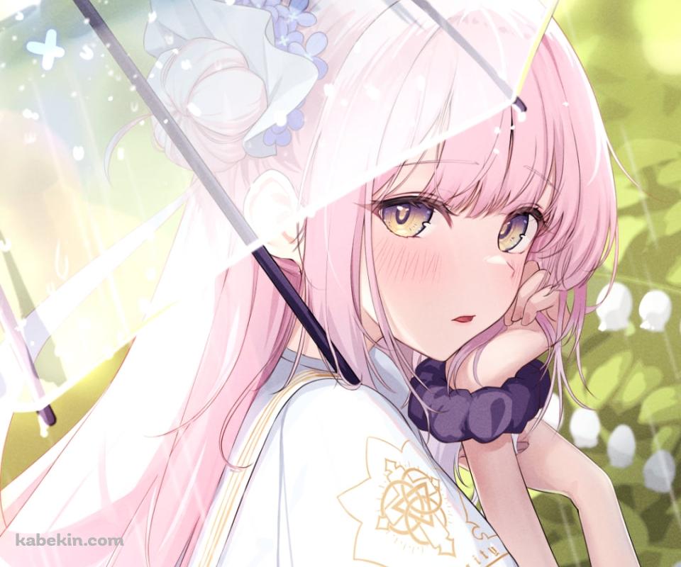 雨の中、ビニール傘をさしてスズランを見る聖園ミカ / ブルアカ / ブルーアーカイブのAndroidの壁紙(960px x 800px) スマホ用