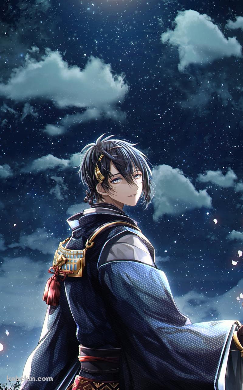 舞い散る花びらと振り向く三日月宗近と三日月 / 刀剣乱舞のAndroidの壁紙(800px x 1280px) スマホ用