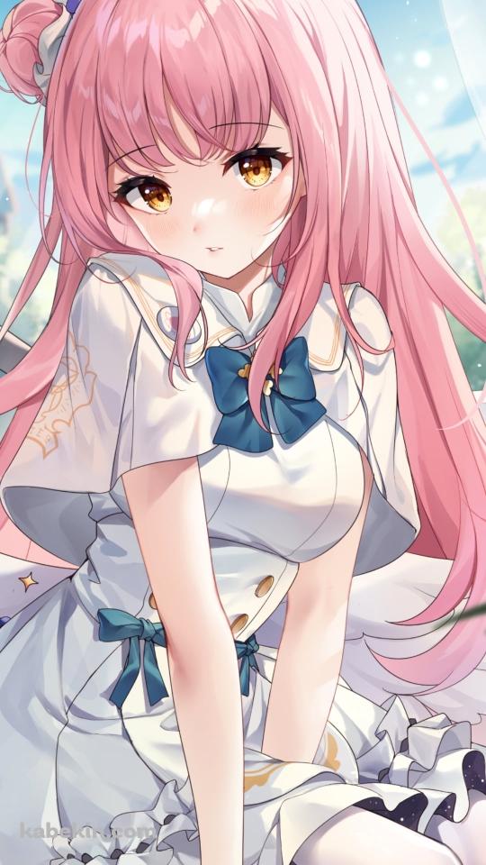 窓際の椅子に座る聖園ミカ / 白いカーテン / ブルアカ / ブルーアーカイブのAndroidの壁紙(540px x 960px) スマホ用