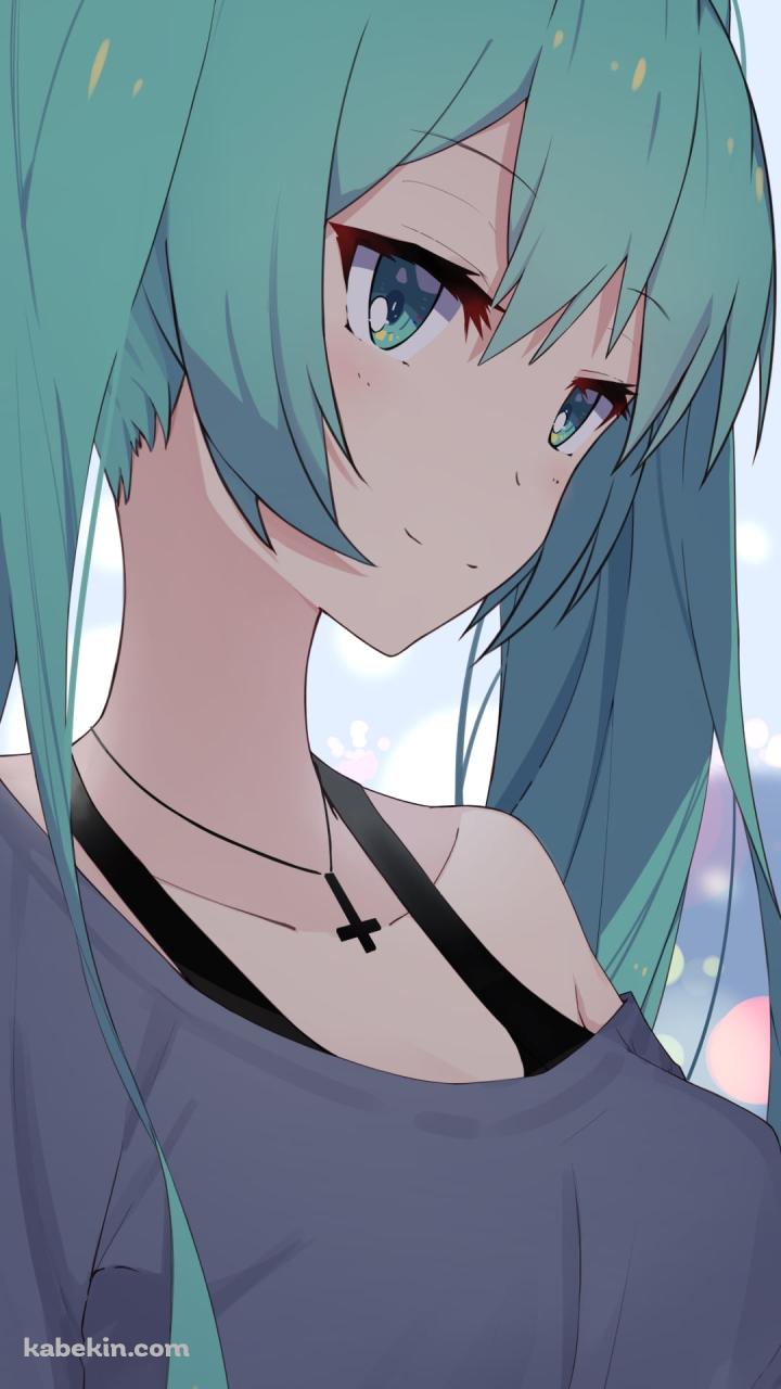 ラフなファッションの初音ミク / 私服 / 黒い十字架のネックレス / ボカロ / ボーカロイドのAndroidの壁紙(720px x 1280px) スマホ用