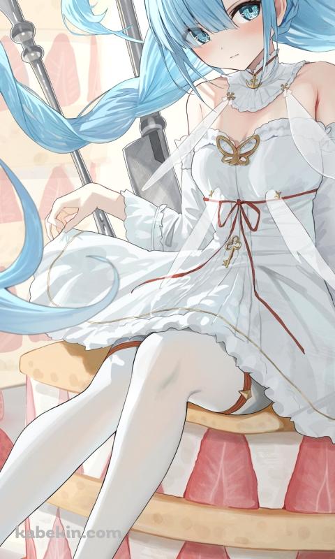 苺のスイーツに座るジェーナス / アズールレーンのAndroidの壁紙(480px x 800px) スマホ用