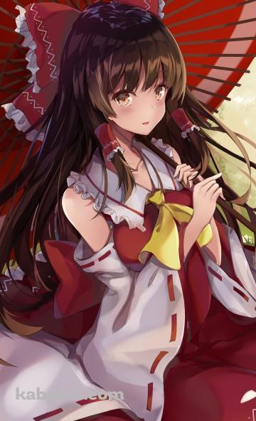 赤い和傘をさし紫の花畑に座る博麗霊夢 / 東方のAndroidの壁紙(360px x 592px) スマホ用