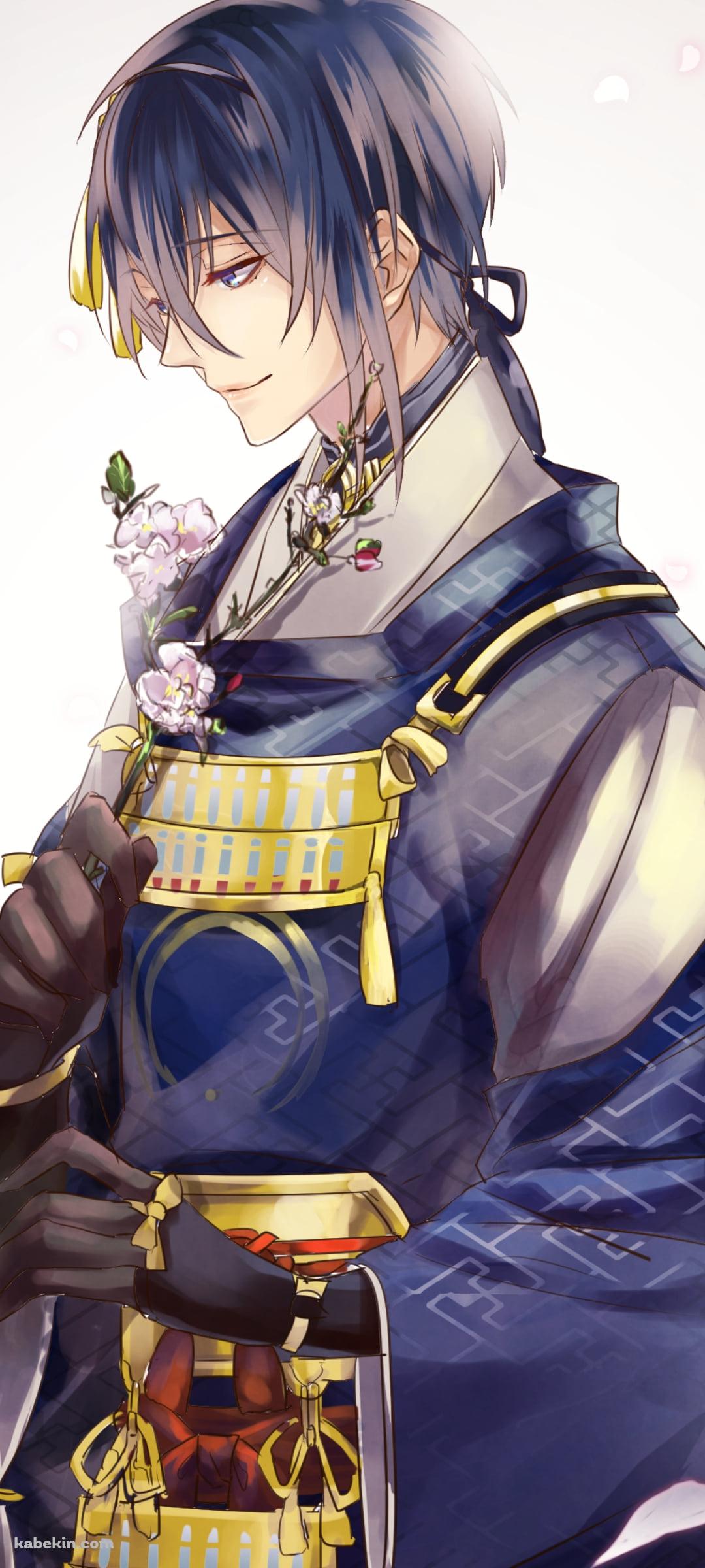 花を持ち微笑む三日月宗近 / 刀剣乱舞のAndroidの壁紙(1080px x 2400px) スマホ用