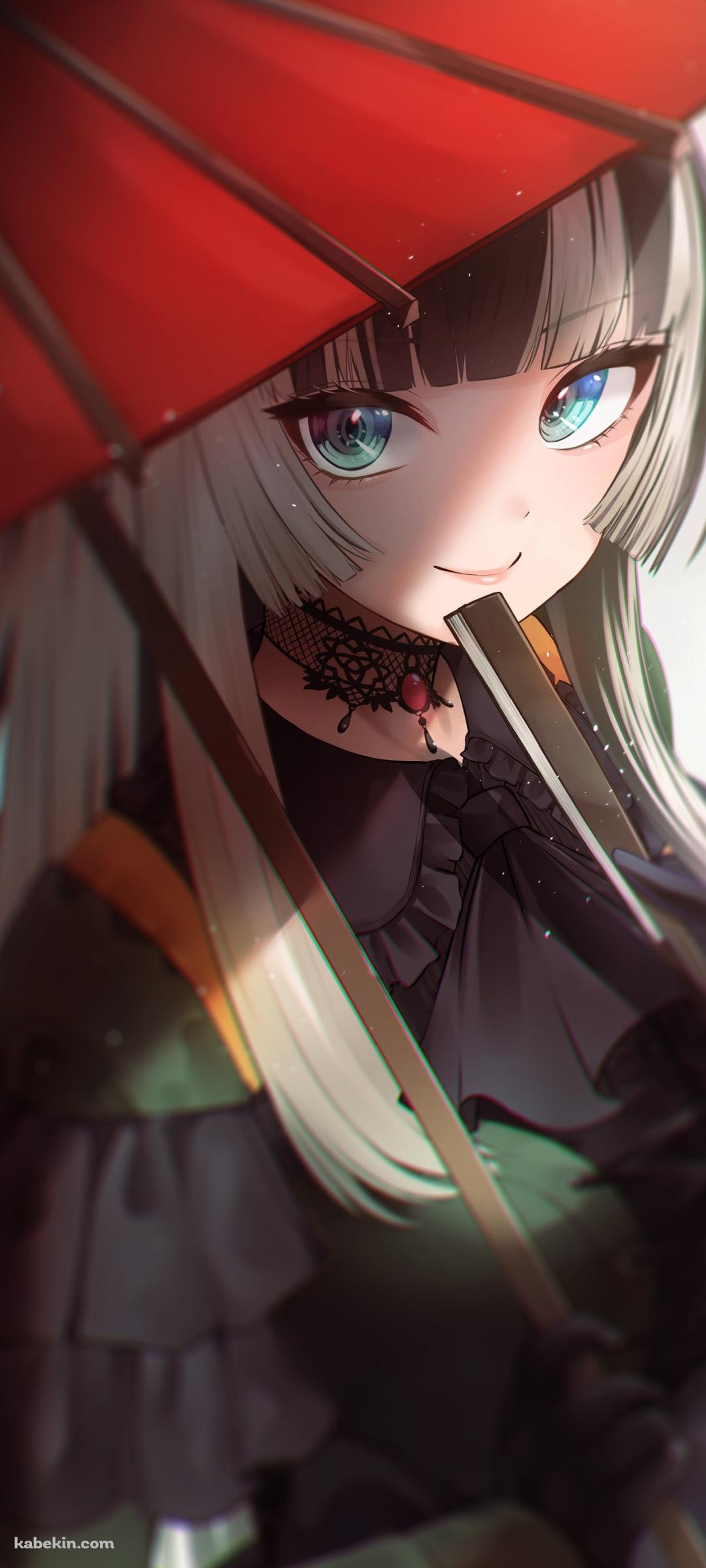 赤い和傘越しに黒い扇子を持ち微笑む儒烏風亭らでん(じゅうふうていらでん) / ホロライブ / バーチャルYouTuber / VtuberのAndroidの壁紙(1080px x 2400px) スマホ用
