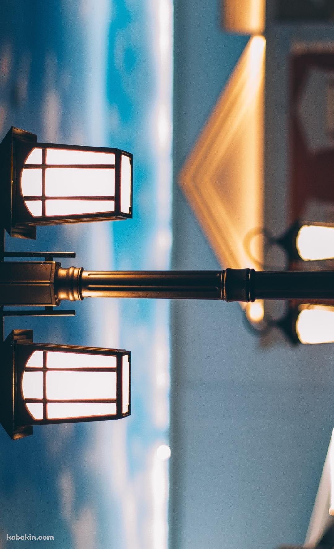 夜、光る街灯のAndroidの壁紙(1080px x 1776px) スマホ用