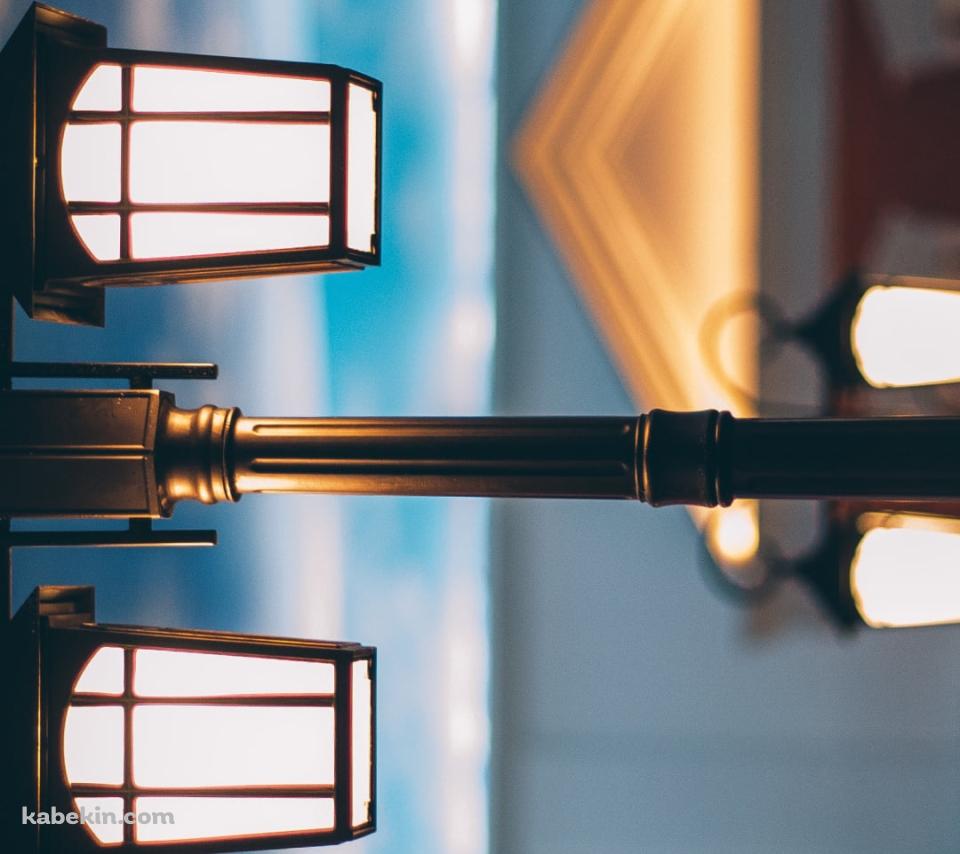 夜、光る街灯のAndroidの壁紙(960px x 854px) スマホ用