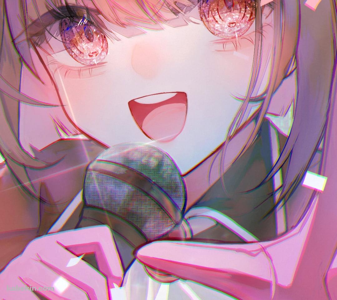 大きなマイクを持って指をさす笑顔の有馬かな / 推しの子のAndroidの壁紙(1080px x 960px) スマホ用
