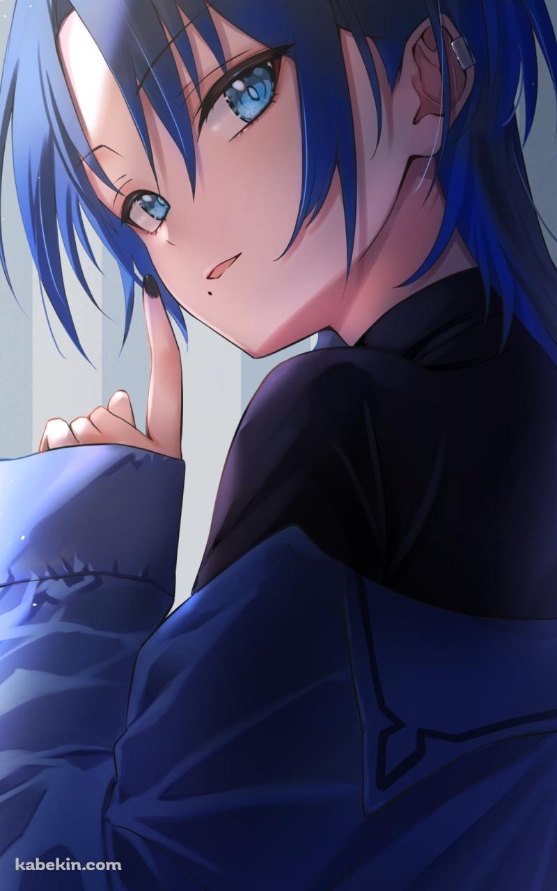 人差し指を立てこちらを見つめる火威青(ひおどしあお) / ホロライブ / バーチャルYouTuber / VtuberのAndroidの壁紙(800px x 1280px) スマホ用