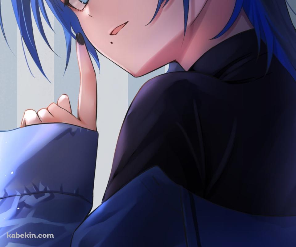 人差し指を立てこちらを見つめる火威青(ひおどしあお) / ホロライブ / バーチャルYouTuber / VtuberのAndroidの壁紙(960px x 800px) スマホ用